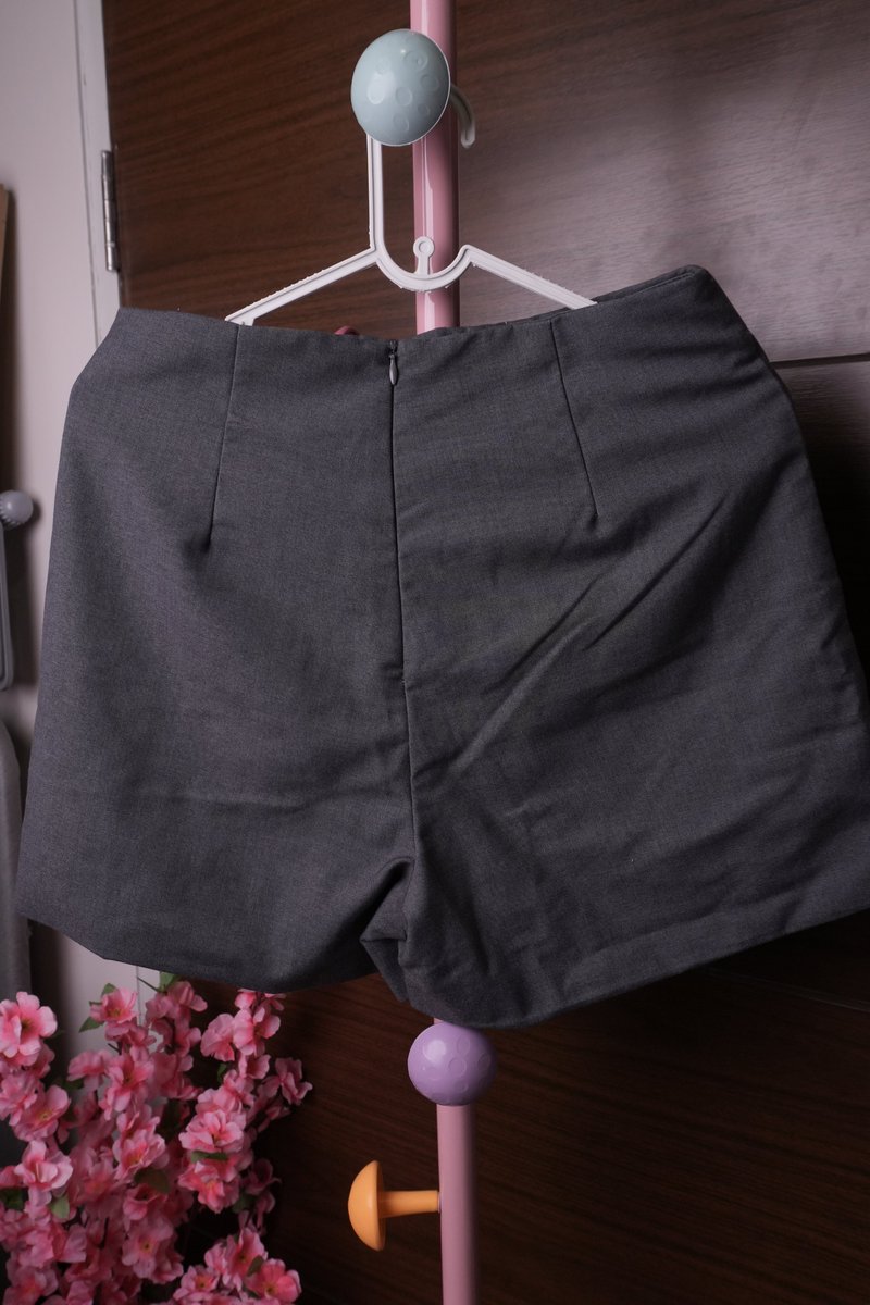 Choiinkorea's tweet photo. The summernade Claire skirt M สีdark grey 100บาท ค่าส่ง30 #ส่งต่อ #ส่งต่อเสื้อผ้า #ส่งต่อสกินเเคร์ #เสื้อผ้ามือ2 #ส่งต่อเสื้อผ้ามือสอง https://t.co/3X9KZh2NN0