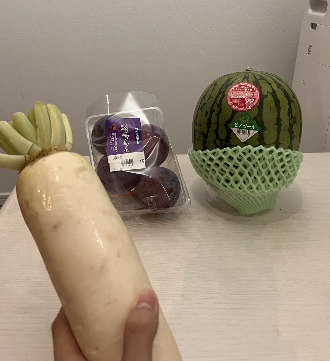 3xqnw's tweet photo. 大根
スイカ
ピンクの物
買いました。 https://t.co/lIyLpXv1WU