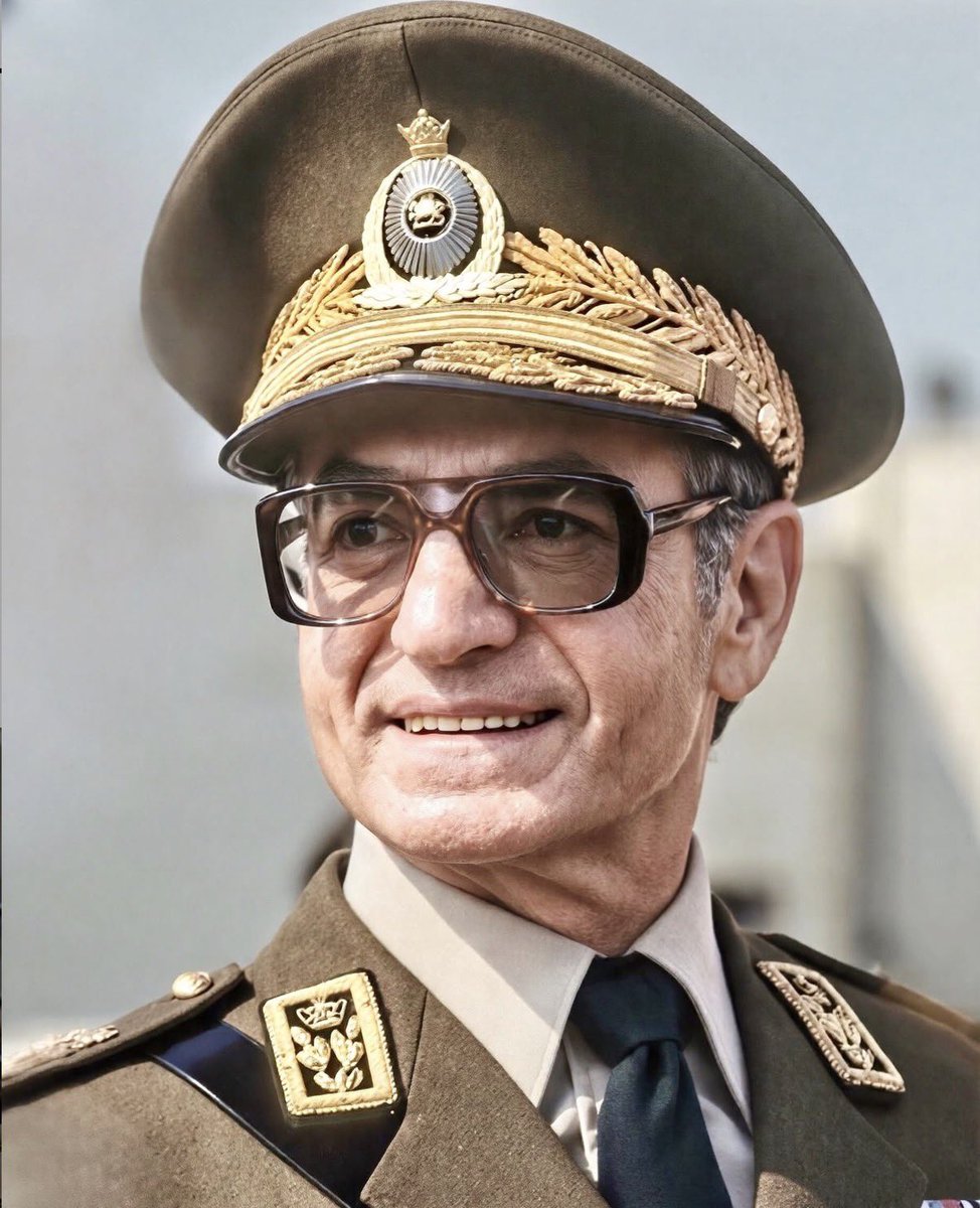 Khanoome_Aleff's tweet photo. در سرزمین شاهان، شاه هرگز نخواهد مرد!

#جاویدشاه #KingRezaPahlavi‌ForIran https://t.co/gQLHisocPB