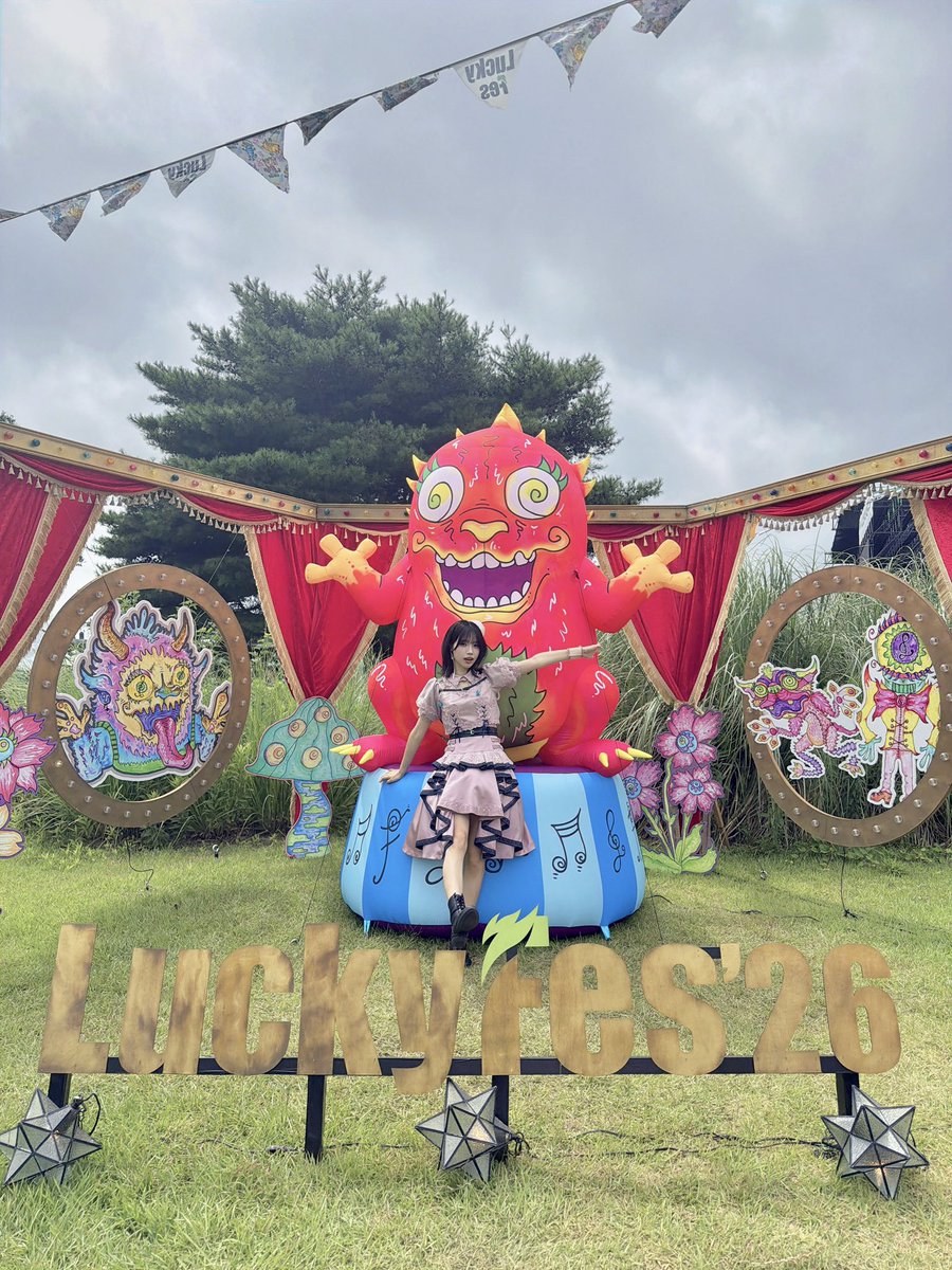 Liyu0109's tweet photo. #LuckyFes '26
ありがとうございました✨

暑い中本当にありがとう～
みんなと一緒に夏味わった今日でしたよ！
熱々のセトリ、楽しかった✌🏻

日当たり大変だから、みんなたっぷり水分とって、ゆっくりに休んでね！！
また会えますように🩵
#lovelive #Liella https://t.co/RBv3762SxE