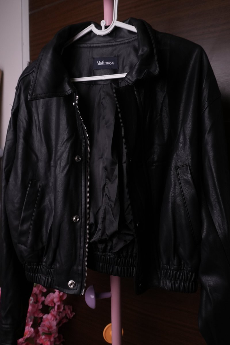 Choiinkorea's tweet photo. Maimays Leather jacket 120บาท ค่าส่ง30 #ส่งต่อ #ส่งต่อเสื้อผ้า #ส่งต่อสกินเเคร์ #เสื้อผ��ามือ2 #ส่งต่อเสื้อผ้ามือสอง https://t.co/JlPvuBv1oM