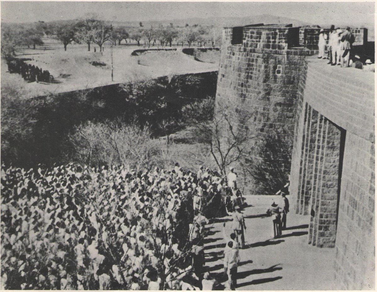 IndiaHistorypic's tweet photo. 1942 :: Crowd Outside Ahmednagar Fort Where Pandit Nehru , Sardar Patel And Other Leaders Were Imprisoned During Quit India Movement #AzaadiKiNishaniyan https://t.co/Z2xrXygojY
