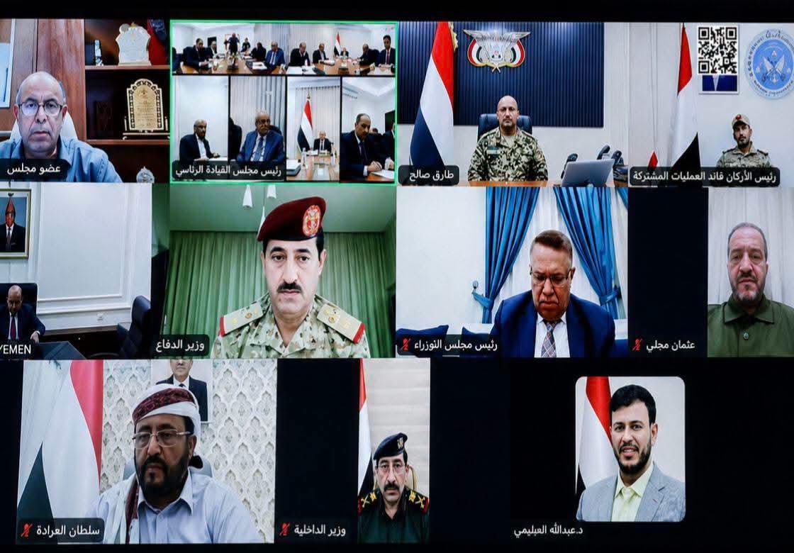 m_salmi1990's tweet photo. 12  سنة من إدارة البلاد عبر ' زوم ' لهذا تُعرف الحكومة اليمنية الشرعية بـ ' حكومة الفنادق ' حكومة بلا سيادة ميدانية ، والسلطة الوحيدة في العالم التي يُمكن أن تسقط إذا انقطع عنها الإنترنيت https://t.co/CRzg8N1nT5