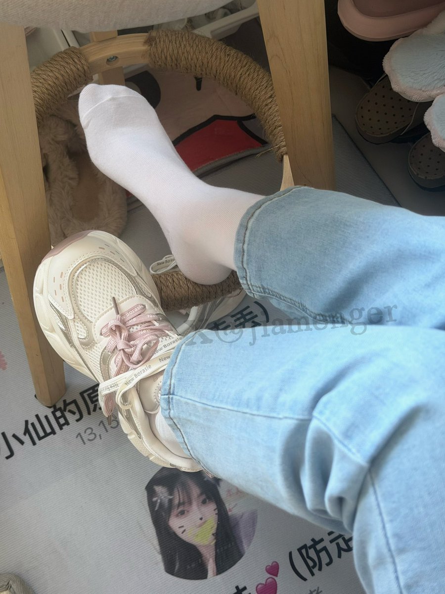 jiamenger's tweet photo. 不是立秋了吗？怎么还三十多度……热死啦！还没喝上第一杯奶茶🥤呢。 https://t.co/tA7bFkv9l4