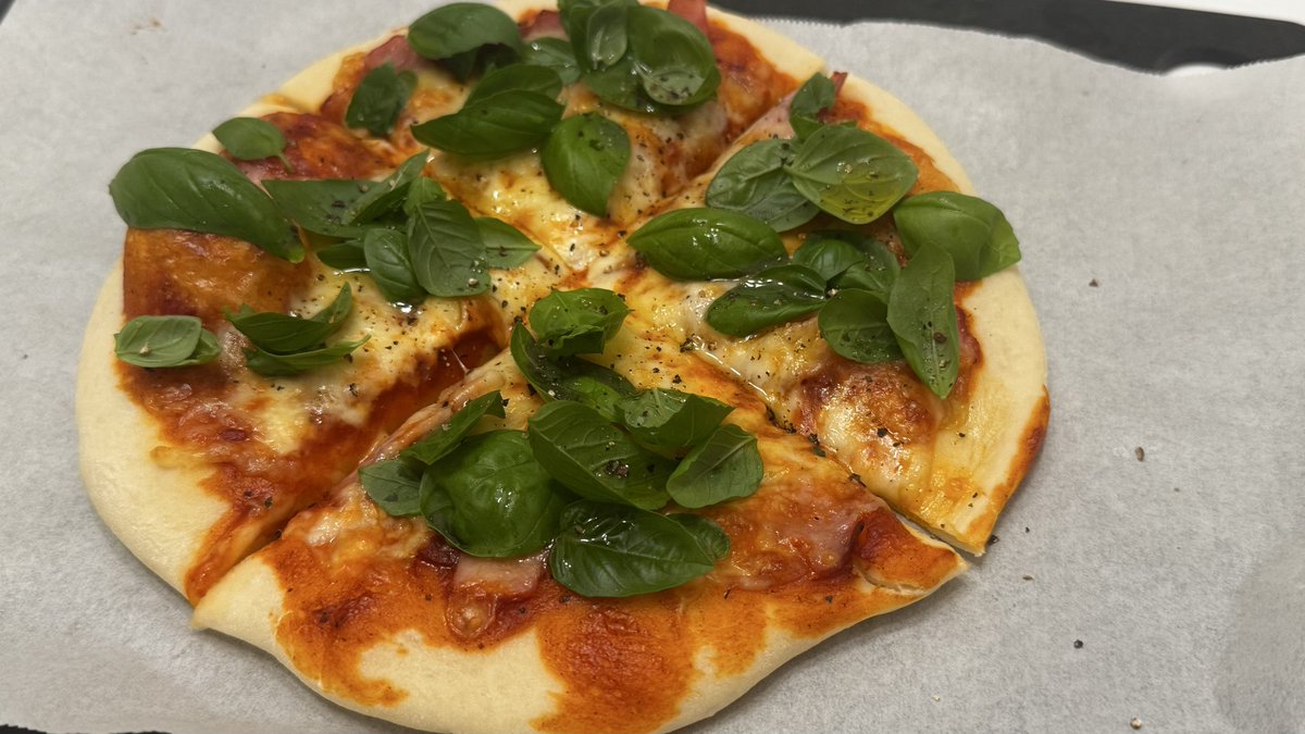 nkrb2's tweet photo. 手打ちうどんと手作りピザ🍕 https://t.co/gxdcBskAQX