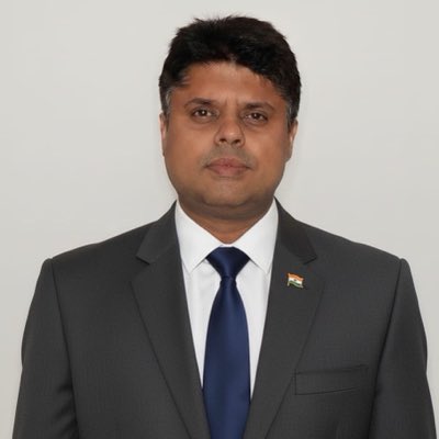 LauManish's tweet photo. #NewProfilePic https://t.co/GbhB0iVYQF
