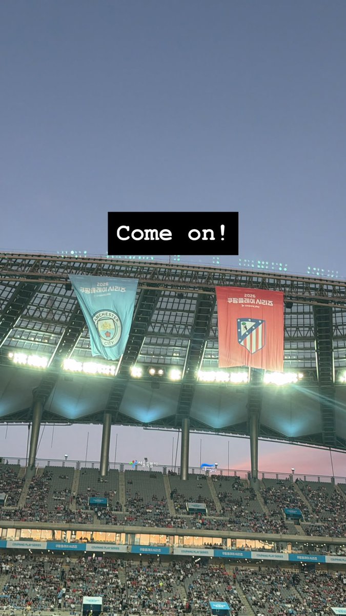 sunhaefs's tweet photo. haechan kayaknya hari ini free schedule dan dia nonton live pertandingan manchester city vs atletico madrid di seoul 😭
dan keria hari ini juga jadi spesial guest, semoga ketemu lagi ya 😆🫰🏻

setelah nobar sambil live weverse, sekarang nonton langsung ke stadion 😭😭 https://t.co/8iy42UIYeX