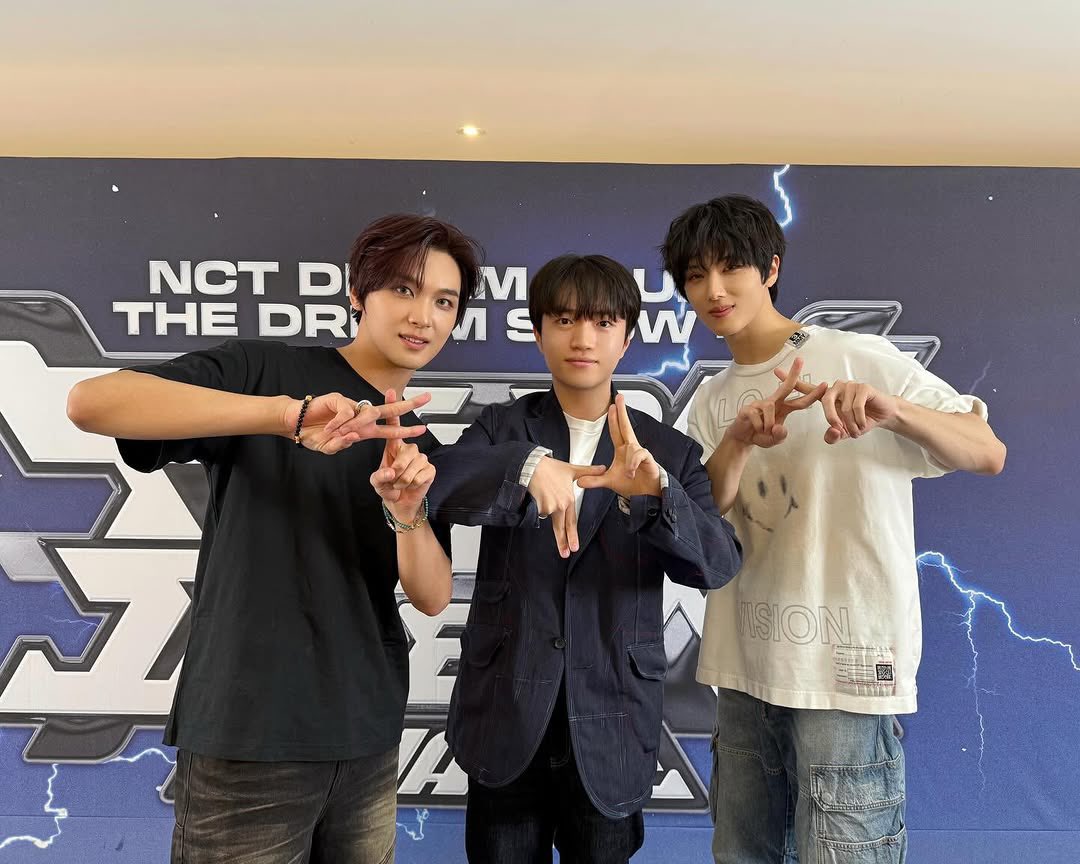 sunhaefs's tweet photo. haechan kayaknya hari ini free schedule dan dia nonton live pertandingan manchester city vs atletico madrid di seoul 😭
dan keria hari ini juga jadi spesial guest, semoga ketemu lagi ya 😆🫰🏻

setelah nobar sambil live weverse, sekarang nonton langsung ke stadion 😭😭 https://t.co/8iy42UIYeX