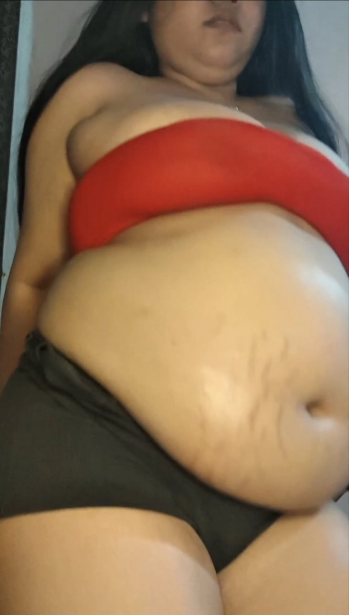 SweetChubbyRen's tweet photo. Same top. Different me. 
Yes, I ate her 😂😂😂 https://t.co/Zub17BmvEa