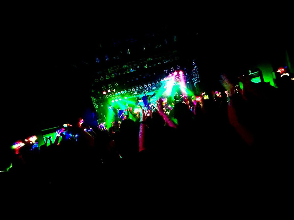 chamu_CDDG's tweet photo. 【ULTIMATE ANTIMATE】
福岡公演有難う御座いました。
久しぶりの福岡まじで楽しかった。
終始ハッピーな空気感だったね。
やっぱ福岡は最高だ。
次は広島。
ツアーも終盤。
ファイナルまで夜露死苦。 https://t.co/2SvEWBVUtV