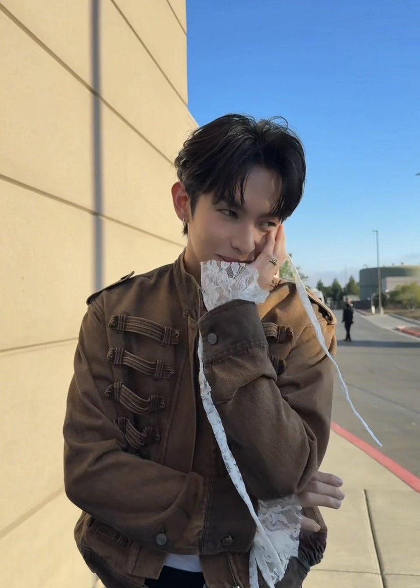 SB19KENTINATION's tweet photo. Sino sa tingin niyo ang nag-initiate ng tiktok na ito???? Si Ken??? Si Jah???? What if KTN talaga HAHAHAHAHAHAHA #KENTIN https://t.co/xYEot3cF87