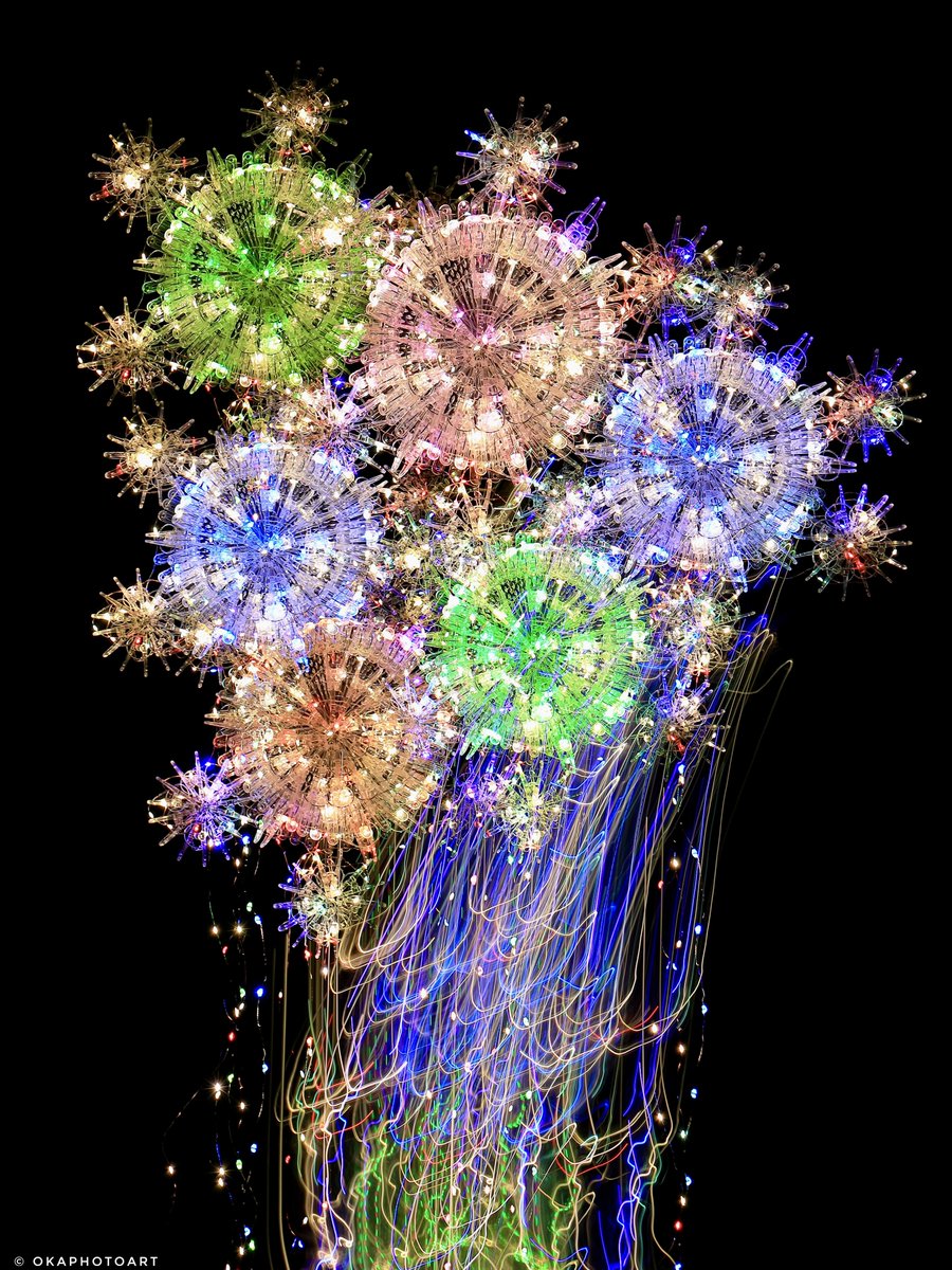 okaphotoart's tweet photo. 洗濯バサミで花火を表現しました🎆
花火大会が中止になった方にも楽しんでもらえたら嬉しいです！ https://t.co/mgkvRBaMJ9