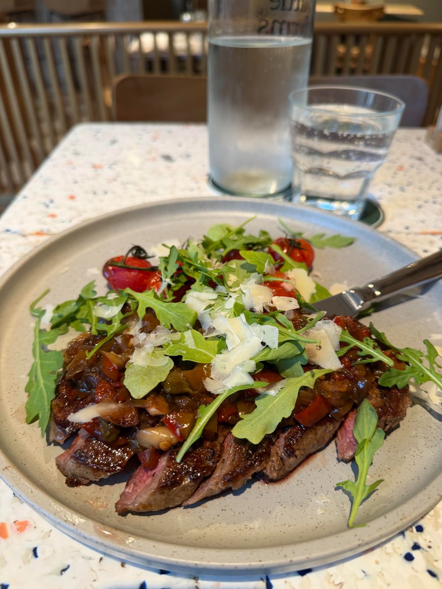 TortugaMan6's tweet photo. The Little Farm at Tanling Mall has such a nice atmosphere. The spicy sauce is really delicious. https://t.co/Zs6xBmltaF