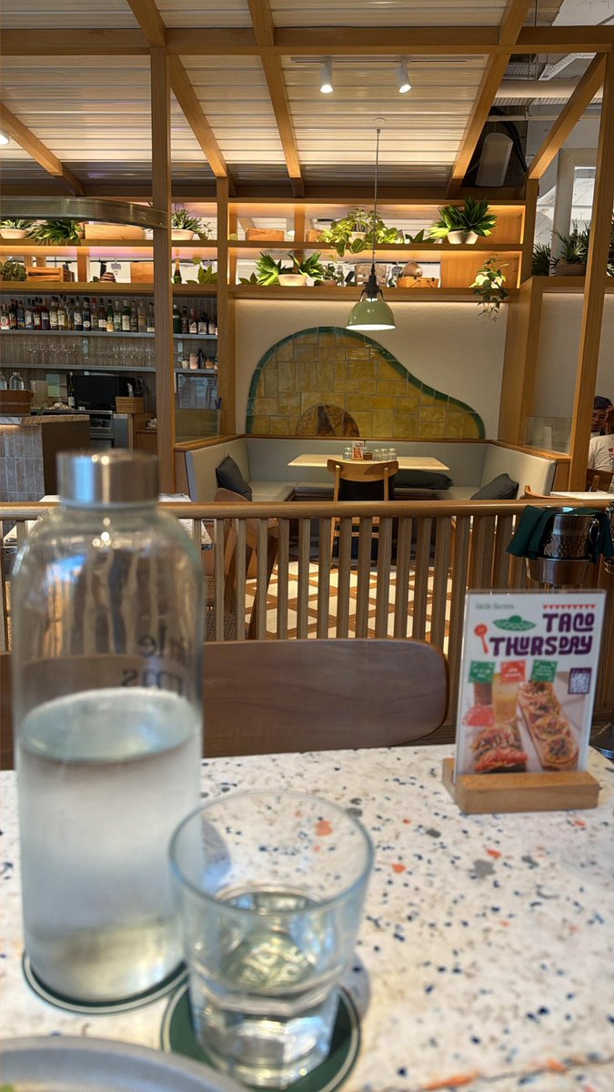 TortugaMan6's tweet photo. The Little Farm at Tanling Mall has such a nice atmosphere. The spicy sauce is really delicious. https://t.co/Zs6xBmltaF
