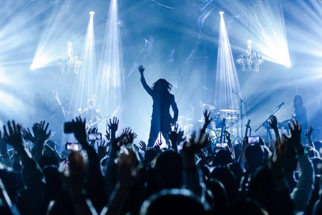 barbara59dx5's tweet photo. Just had the most electrifying indie rock show at the downtown venue last night! The band’s energy was contagious, and every song hit so hard—can’t wait for their next tour! , https://t.co/U092q7Eo5D