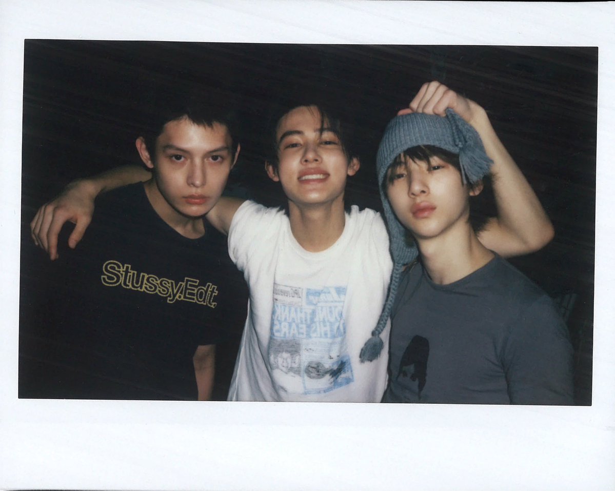 imjong27's tweet photo. 모자 쥐어잡고있는거 개웃갸 https://t.co/eK0B4bhCwv