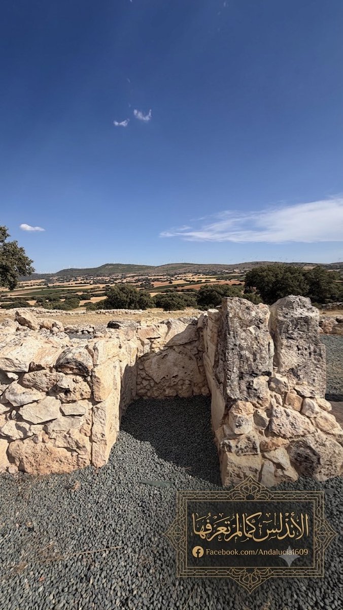 Andalucia1609's tweet photo. تخيل ان تُهجر قرية اندلسية قبل نحو 800 عام، ثم يكتشف الإسبان القرية وأساساتها وتفاصيلها الهندسية كما كانت.. وعلى رأسها مسجد القرية.. لا يُعرف على وجه الدقة اسمها! 
فأسمها الاسبان "القرية العربية" Alquería Árabe La Graja https://t.co/Ce5AHyxlU7