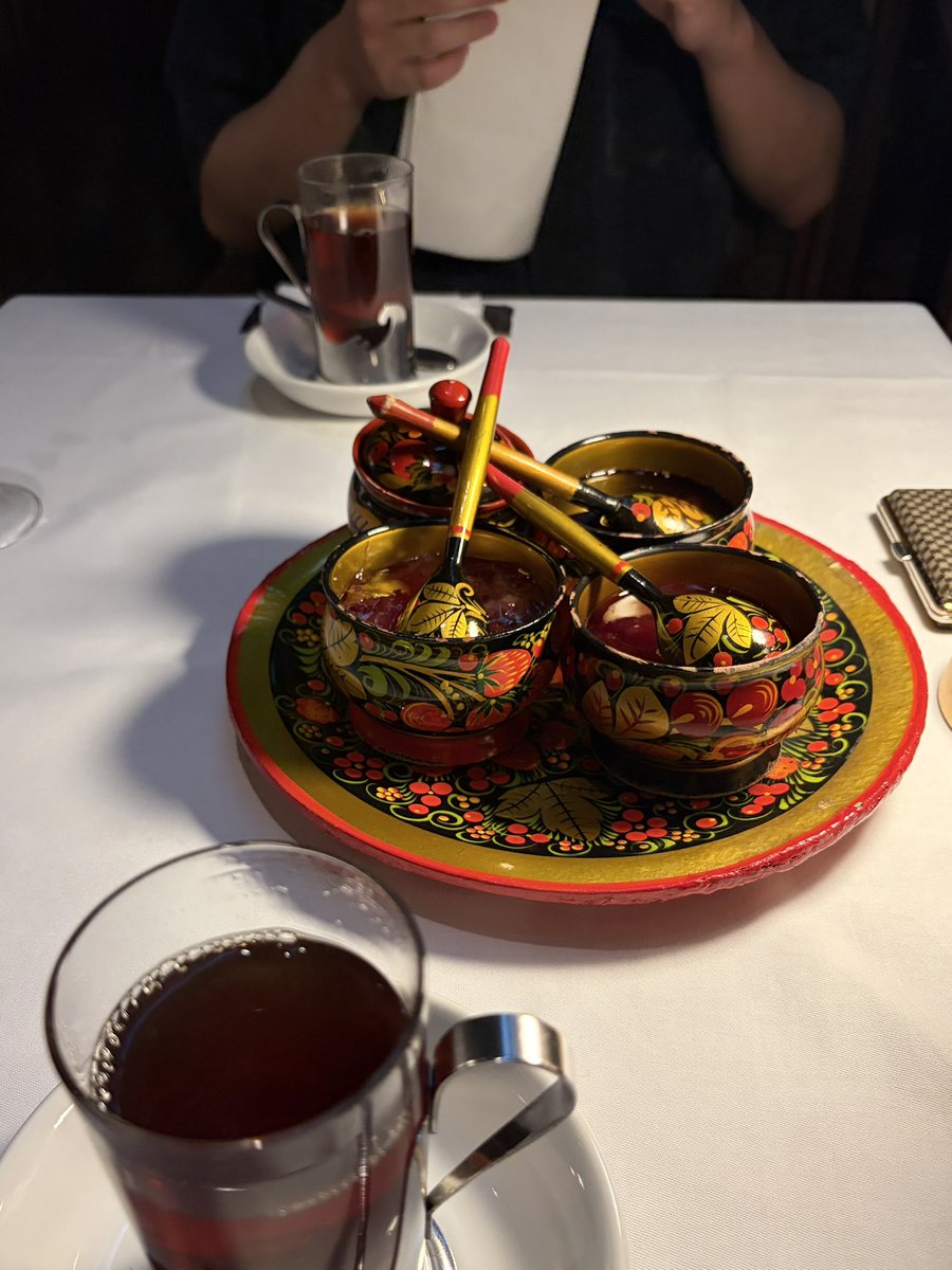 wg77i's tweet photo. 紅茶にお花のジャムを入れて飲むのが美味しかった🪻❤︎ https://t.co/qnEhL6zclb
