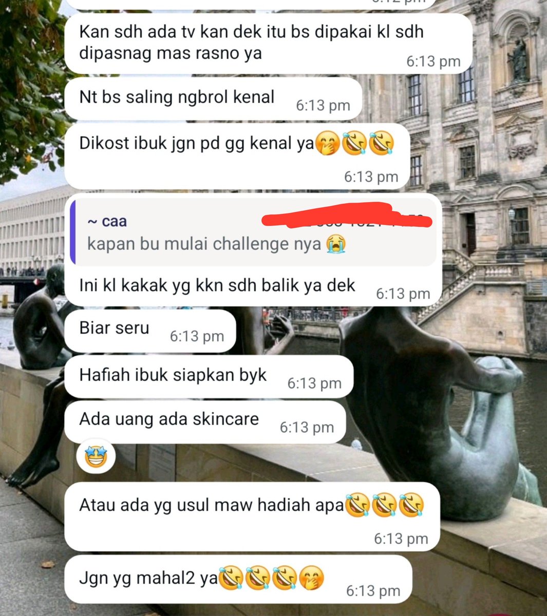 scalcies's tweet photo. GW SAYANG IBU KOST GW YG BARU 😭❤️ https://t.co/gpD4cwLHyc