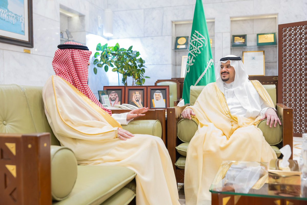 emara_alriyadh's tweet photo. سمو نائب أمير #الرياض يستقبل عضو مجلس المنطقة معالي الدكتور السديري. 
https://t.co/b8EJGeRfFu

#إمارة_منطقة_الرياض https://t.co/9NnTbbryFq