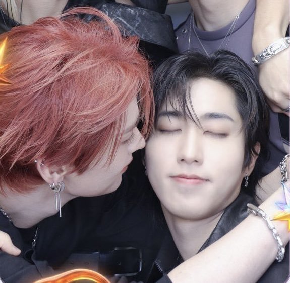 lkminkitty's tweet photo. MINHO E O JISUNG?????????????? ESSA FOTO ALUGOU UM CONDOMÍNIO INTEIRO NA MINHA CABEÇA https://t.co/a8G0XsH9bW