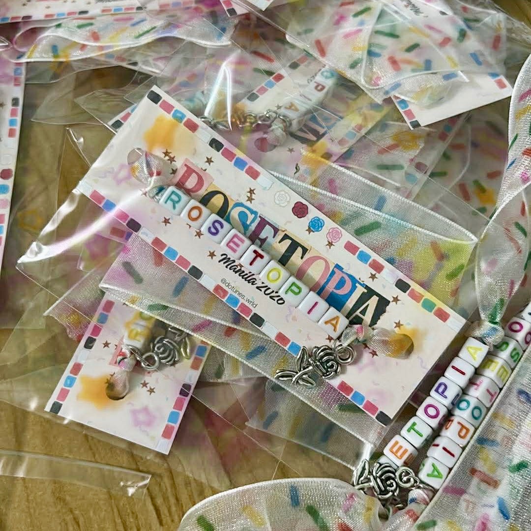 amyyhann's tweet photo. 6 more days to goooo
ribbon bracelets for Rosetopia in Manila 🥳
freebies by me
#rosetopia #rosetopiainmanila #therose https://t.co/z2Hrxy5S0F