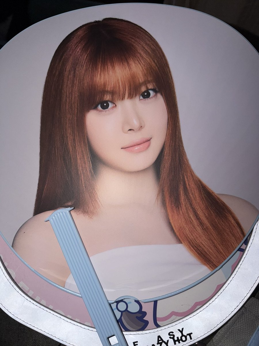 strong_EUNCHAE's tweet photo. 全力でピムちゃん達へ仰いでたら折れてもた、、、
限度は考えて仰いであげましょう。 https://t.co/bUGpk8GIVg