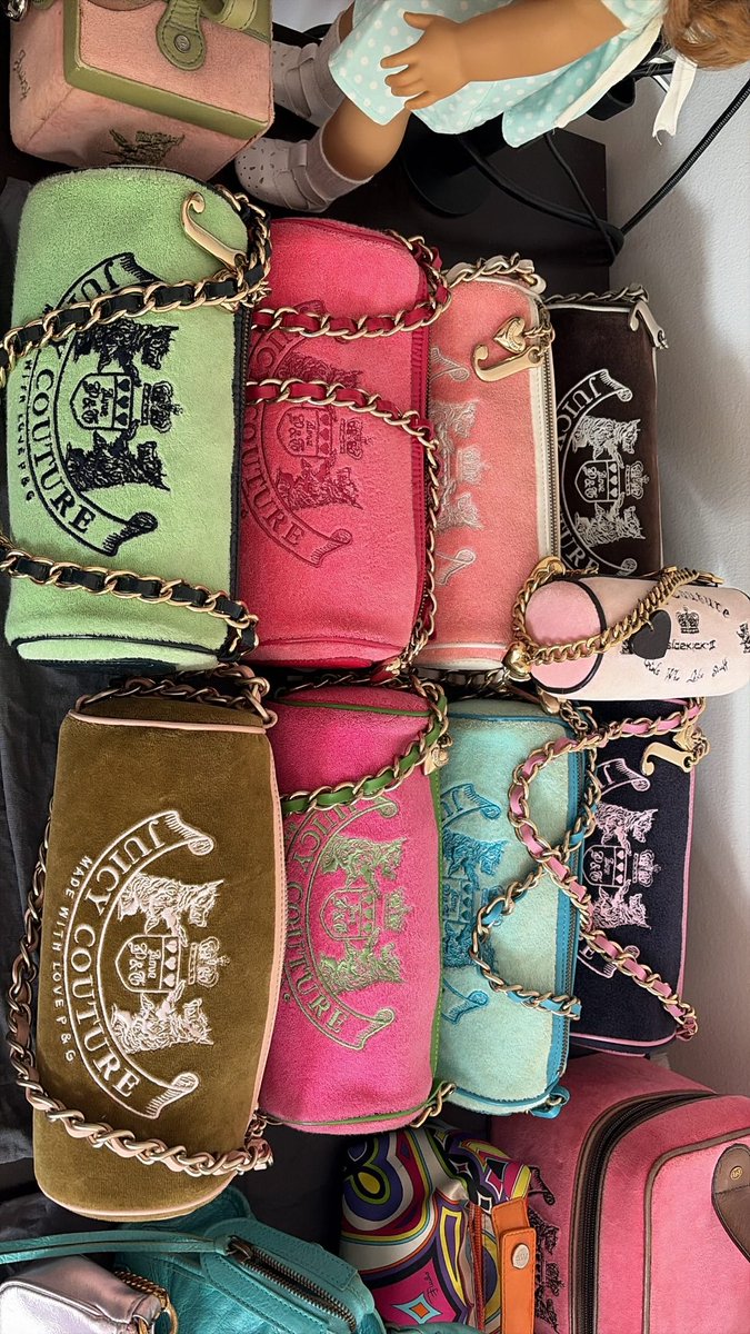 _DEEVIOUSS's tweet photo. Lowkey I have a problem #juicycouture https://t.co/VkfnHCgopA
