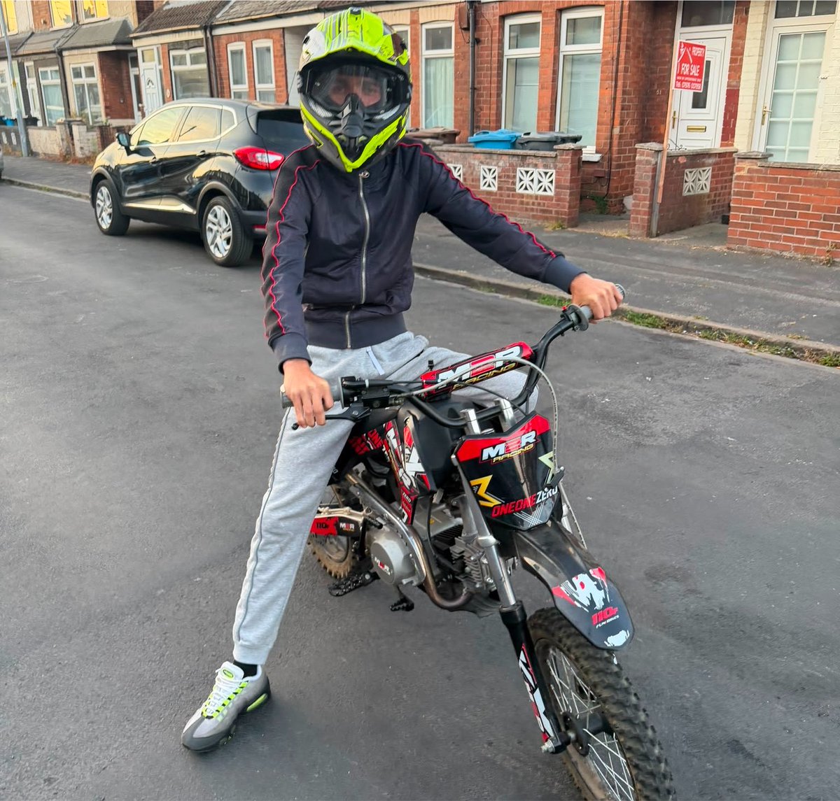 ChavBarb's tweet photo. My boy whippin it�� come give me backie 💥@JJS202398 https://t.co/H7suTQUl4C