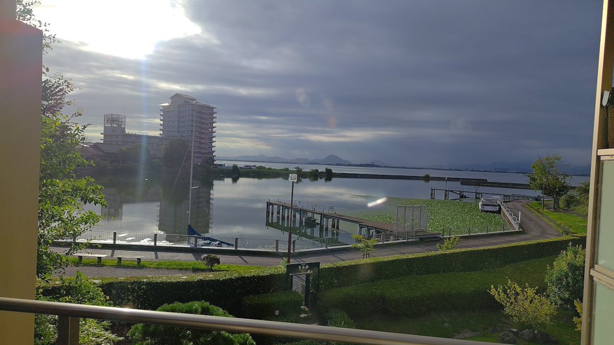 RoM_kokibi's tweet photo. #きびレポ
⛩️近江神宮に行ってきたぞ❣️
滋賀県大津市にある天智天皇を祀る神社で、漫画・ドラマ『ちはやふる』でも有名です。

夜はおごと温泉 びわこ緑水亭で一泊。
ちょうど部屋の窓から🌈虹が見えたし🤩客室露天風呂も良かったよ～♨️ https://t.co/BnASD33QOh