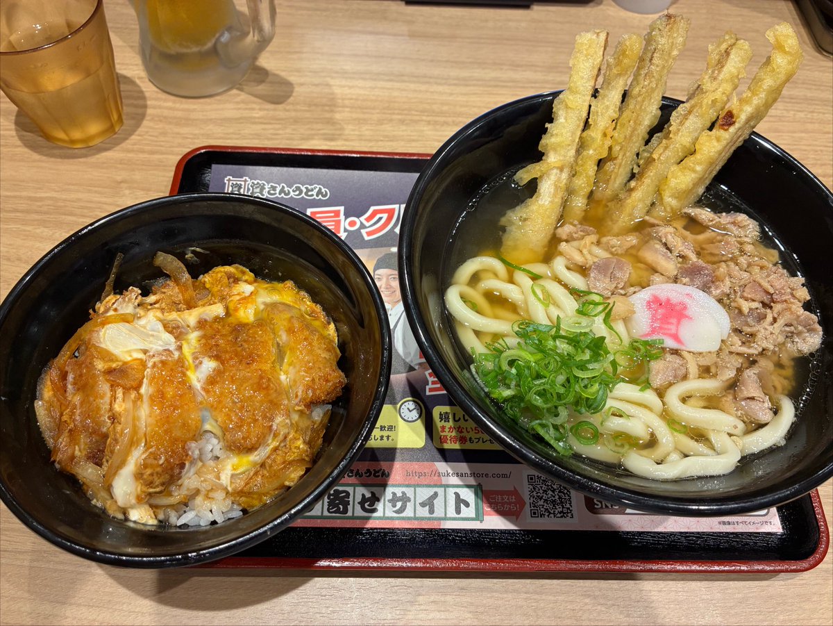 hokh770's tweet photo. 初めての資さんうどん。思わず貝汁も追加。美味しかったです。 https://t.co/7JauMTij3F