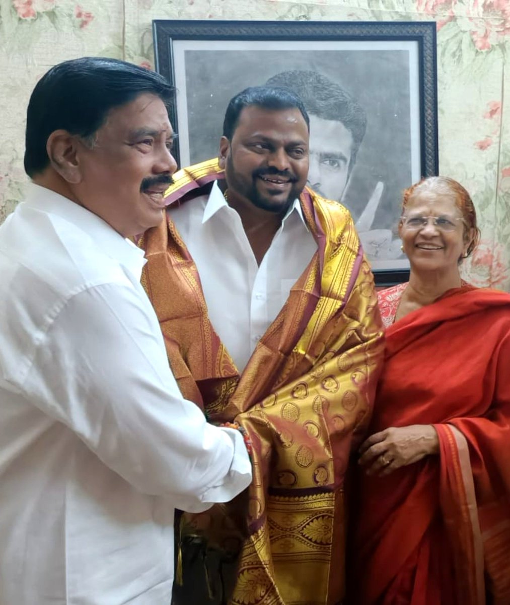 KaruNagarajan's tweet photo. We The Leaders சென்னை சி ராஜா அவர்களுக்கு பிறந்தநாள் வாழ்த்துக்களை தெரிவித்தோம். அப்போது சென்னை மாமன்ற உறுப்பினர் திருமதி உமா ஆனந்தன் அவர்களும் அந்த நிகழ்ச்சியில் கலந்து கொண்டார். அவர்களையும் வாழ்த்தினோம். https://t.co/40UW0cXAIo