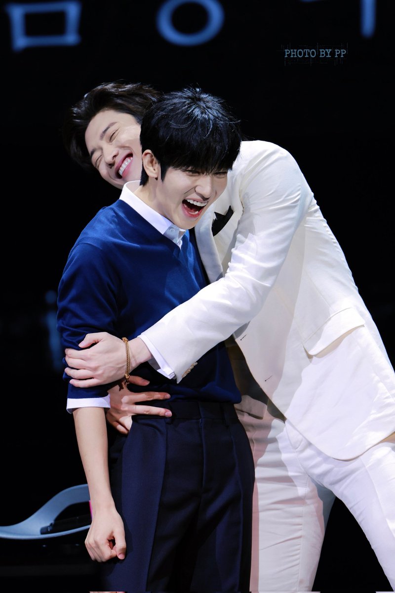 sonoo109's tweet photo. 동생 껴안았을 뿐인데 형 지금 세상 다 가진 사람처럼 행복해보임 https://t.co/eTd3bx8w4R
