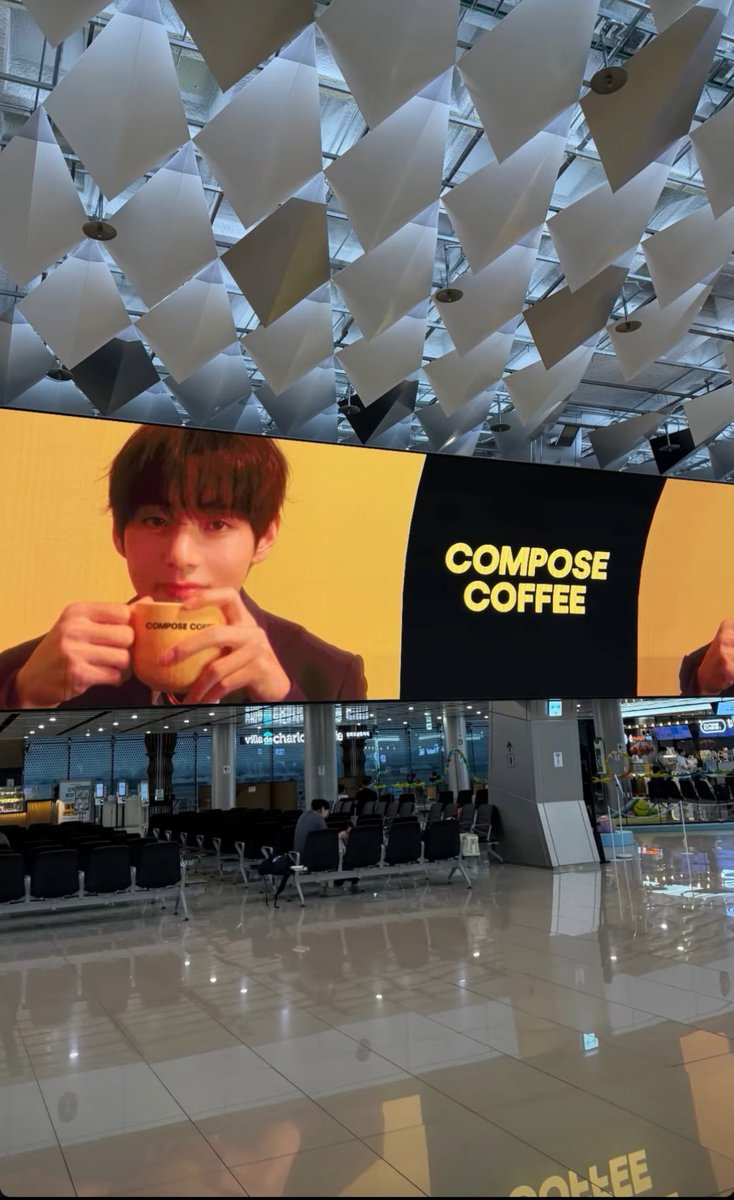 streamfortae's tweet photo. Taehyung’s Compose Coffee short film ad is being displayed across multiple screens at Gimpo International Airport ✈️☕ 

COMPOSE COFFEE MODEL V 
#TaehyungxComposeCoffee
#VxComposeCoffee https://t.co/uOoLbOYaPb