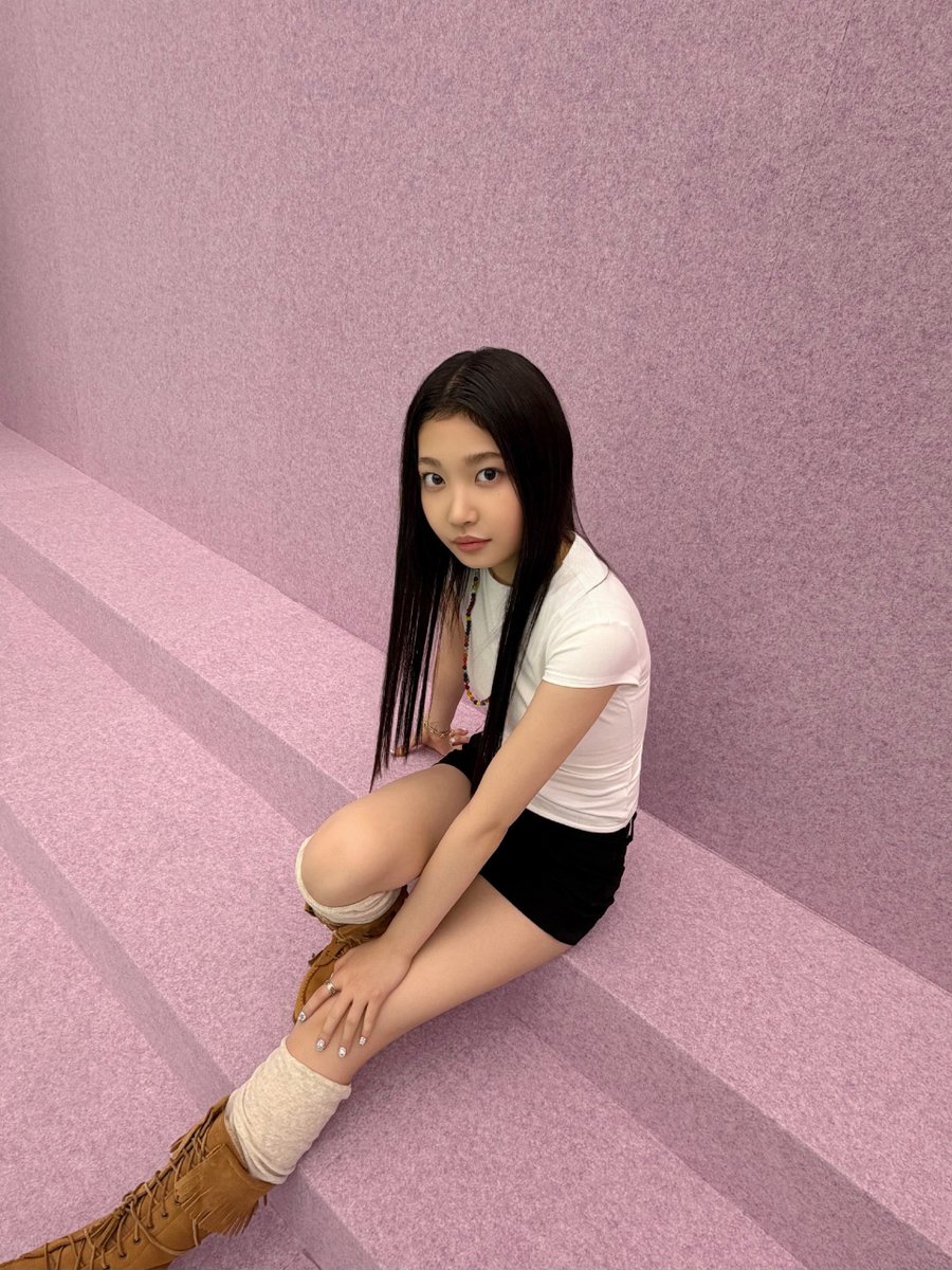 tuidenews's tweet photo. 📸 260809 #SAKI instagram update 

“GRLS” behind the scenes. 

#TUIDE #튜이드 @TUIDE_official https://t.co/qAOlDWZBZC