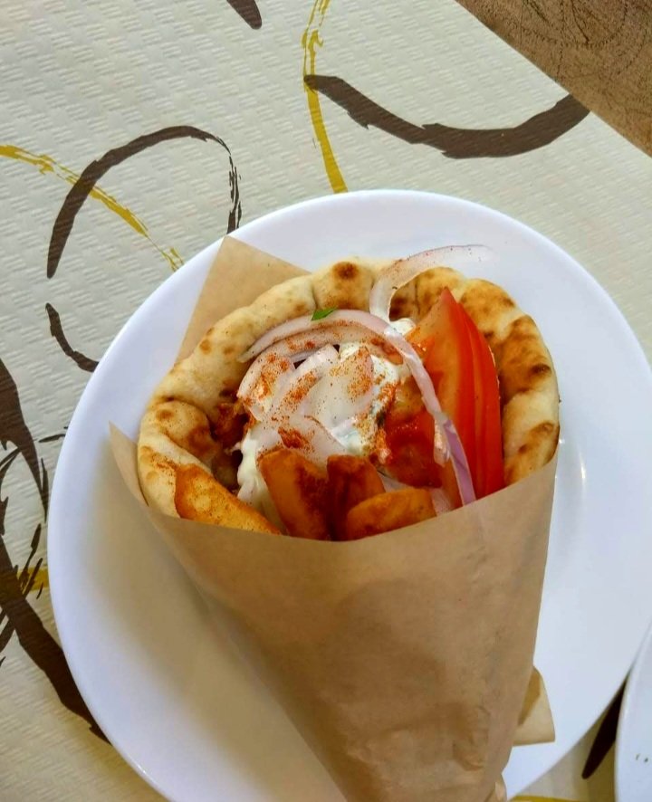DolceRagazza26's tweet photo. Hmm 🤔 difficile. Il mio cibo in Grecia
😂 https://t.co/cxIYRp54DJ