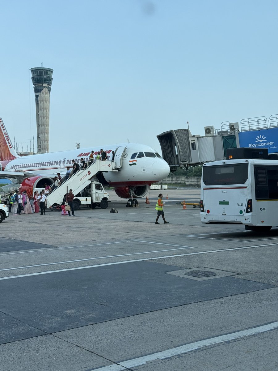 sudhirchaudhary's tweet photo. Again, no aerobridge for @airindia flight AI1846 today.
Seems airport authorities have stopped providing aerobridge facilities to Air India flights. What’s even more baffling is that an unused aerobridge was right next to our aircraft, with several others also vacant. https://t.co/R7sln98CJD