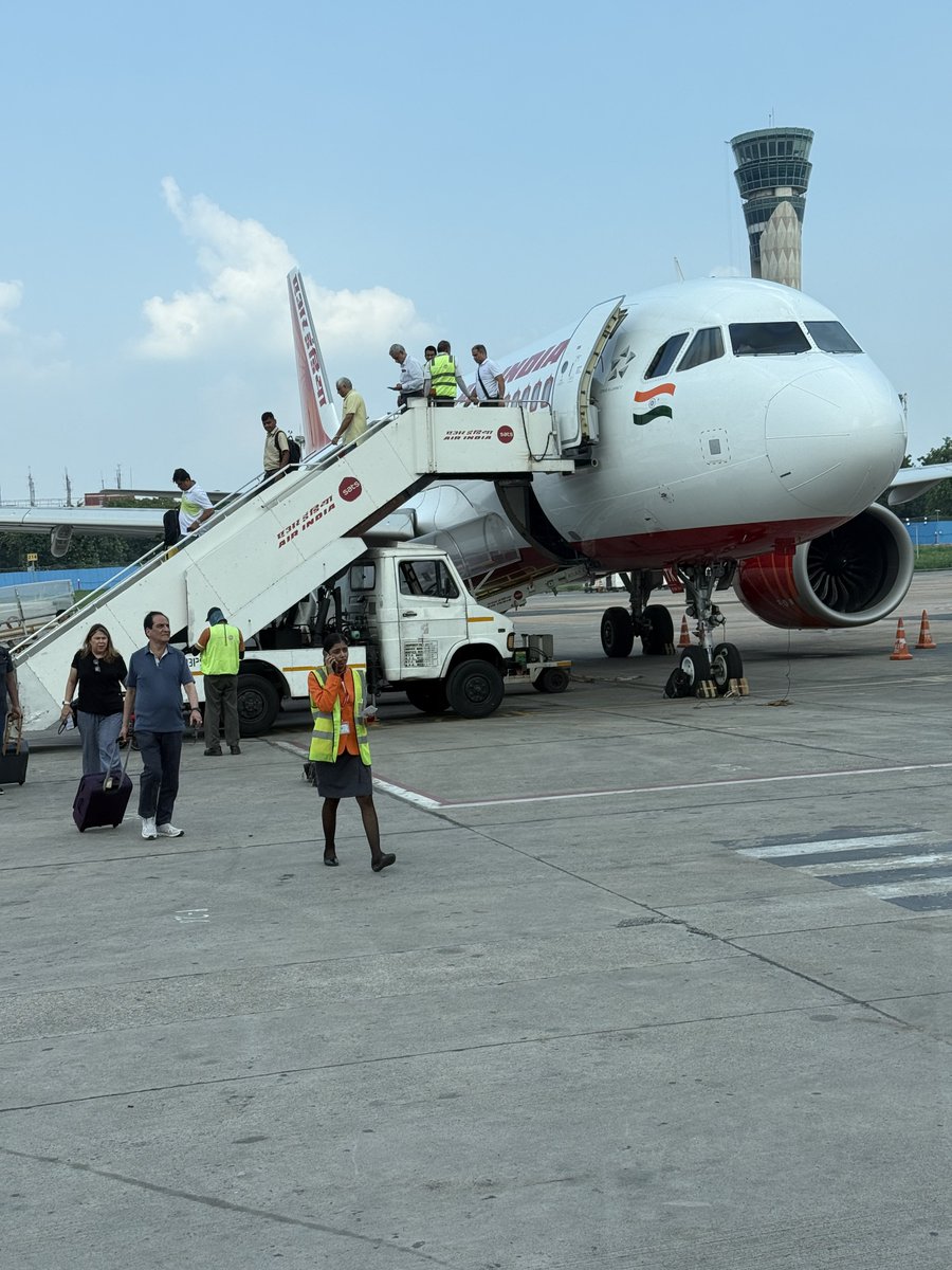 sudhirchaudhary's tweet photo. Again, no aerobridge for @airindia flight AI1846 today.
Seems airport authorities have stopped providing aerobridge facilities to Air India flights. What’s even more baffling is that an unused aerobridge was right next to our aircraft, with several others also vacant. https://t.co/R7sln98CJD