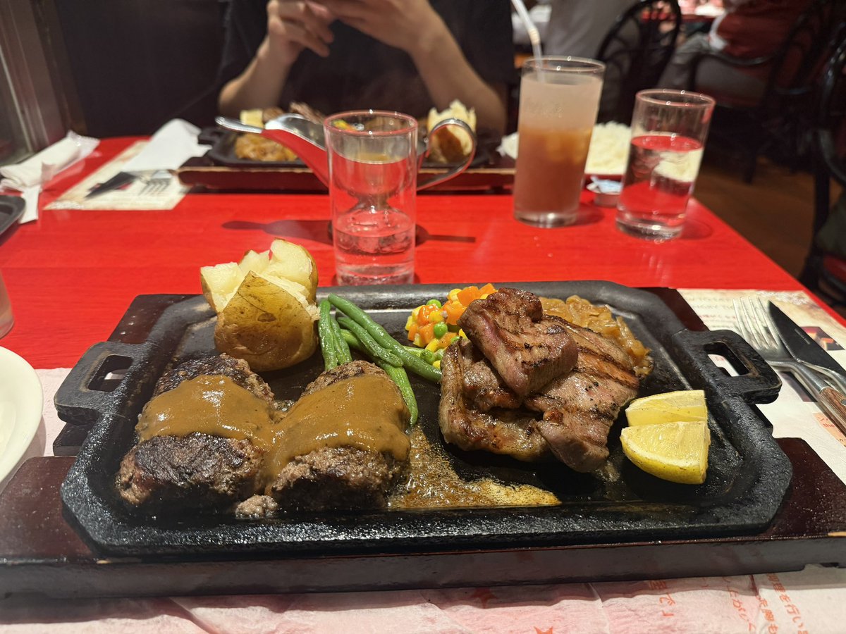 ru0509ki's tweet photo. うまい肉食ってきた
歳なのか油がしんどくなってきた… https://t.co/PFcriZZgyS