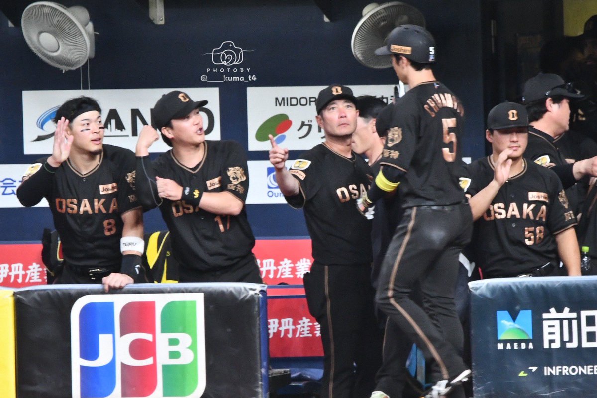 ____kuma_t4's tweet photo. 2026.8.9 京セラドーム大阪

①パワー💪な寅威さん←
②めっちゃ高いとこにいるキャプテン←
③ヤッター！な海くん←

 #近本光司  #伏見寅威  #佐藤輝明
 #坂本誠志郎  #植田海 
 #阪神タイガース #hanshin #hanshintigers https://t.co/iZ4IlIPAun