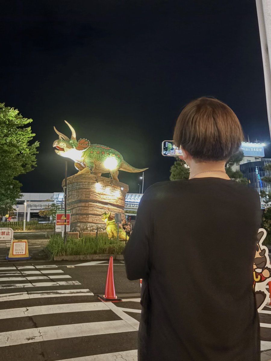 aoni_official's tweet photo. #緑川光

【声優朗読劇 フォアレーゼン～黒いリボンの葬列～】
〈8月9日(日)＠��井 ハートピア春江 ハートピアホール〉
https://t.co/7NWHMNnA9W

本日はご来場いただき誠にありがとうございました！
福井駅で沢山の恐竜と写真を撮りました🦕
初めての福井、楽しかったです♪ https://t.co/ChR1uaAbNT