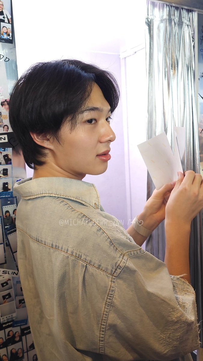 mommajinyu's tweet photo. 🗣️“Will the CEO restocked?” 🌊“The CEO is already out of stock. Sold out. There’s no queue” 🗣️ “Then who got him?” 🌊 “The queue from 5 years ago” 
CEO said it Proudly Loudly 🙈 “Phi’s heart isn’t available”

#SUPERSUN #ZeeNuNew ❤️‍🔥
#SUPERSUNxSIAMCENTER https://t.co/Mj86ftZFyG https://t.co/roMgRDaKFS
