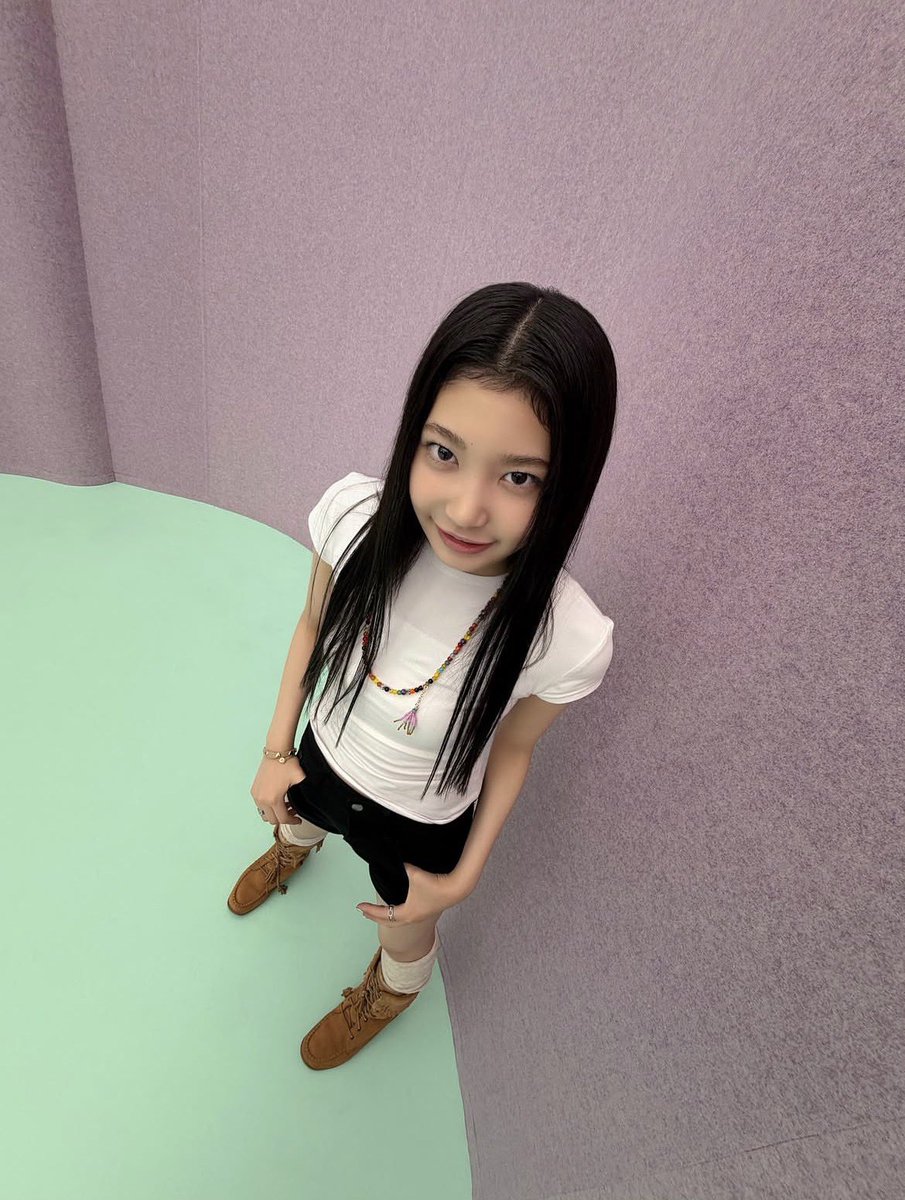 betuiide's tweet photo. saki if you ever read this, please remember my name. it’s bebe 🤍 because i’m absolutely going to be the first person to squish those adorable cheeks one day 🤏🏻🧎🏻‍♀️ https://t.co/0bufkW48MH