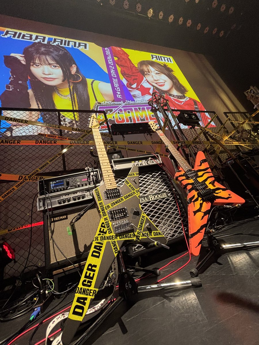 tax2_kor's tweet photo. A-GAME Day2🎸

ツインギター？
いやいや
ツインランダムスターでお届けしました☆

めちゃくちゃ熱い2日間
ありがとうございました！！！

#愛美_2MANLIVE_A_GAME
#愛美 
#相羽あいな 
#ESP https://t.co/oFAtUOPiDI