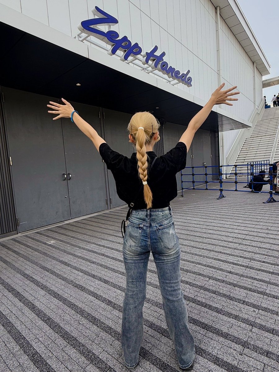 ruu_1129's tweet photo. #チコハニ_iBESTtour

今まで画面越しでしか感じられなかった景色とか歌声を直で味わえて本当に最高でした😭泣かないって思ってたのに始まる前から泣いてしまって自分でもびっくりしました😭😭前から5列目でCHiCOさんとたくさん目が合ってほんとに嬉しかったです🫶 https://t.co/JhrEXw28Fo