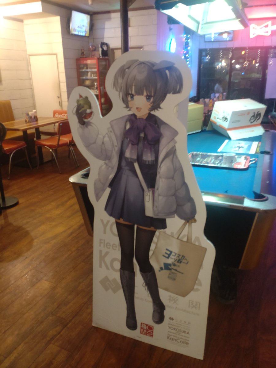 teitoku1215's tweet photo. 今夜のご飯はアルフレッドさんでコラボメニュー🍴

佐世保とは違うインパクトがあるハンバーガーとポテト🍔
バーガーとポテトが同じお皿に盛られ、バーガーには星条旗🇺🇸

個人的に理想の絵面です✨
もちろん味も良し！！
ごちそうさまでした❗❗

＃艦これ
＃横須賀 https://t.co/gYjQi6MRMU