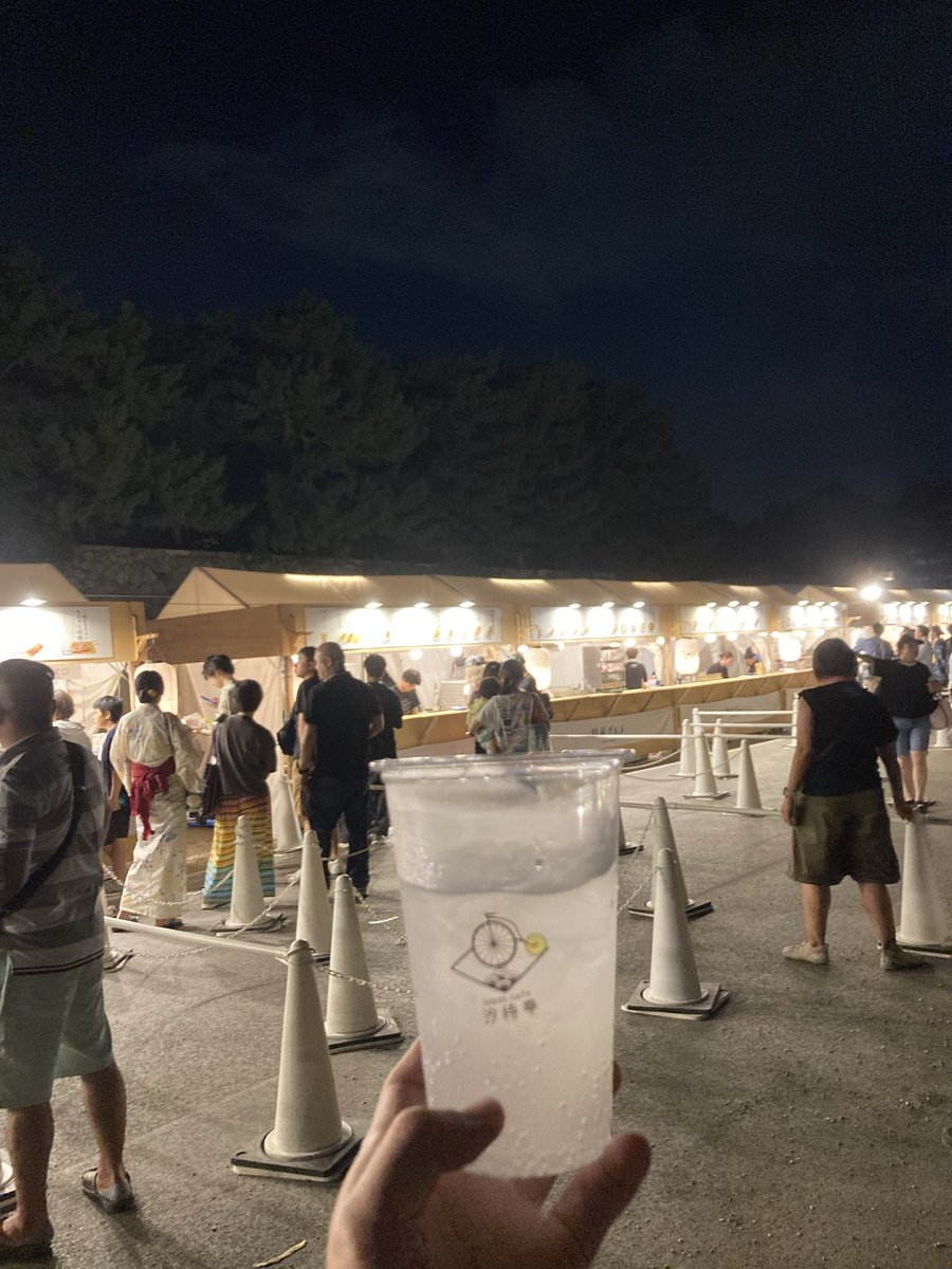 ymd_factory's tweet photo. 名古屋城の夏祭りに来ました。
無限アルコール城下町でした🍺 https://t.co/OKoXrnNevU