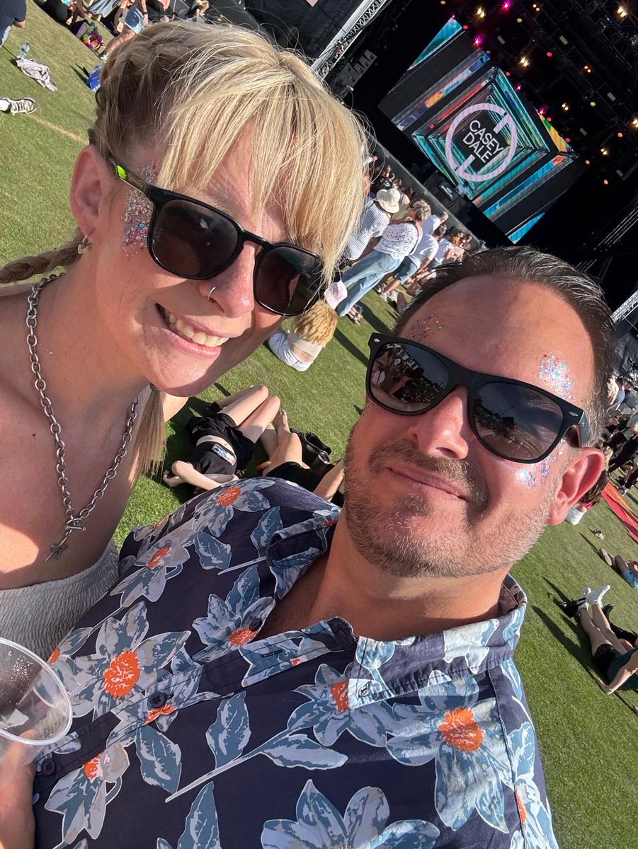 RobynT89's tweet photo. Had the best day taking small girl to her first concert to see our fave. First time @Goreygk1 and I went to see @BeckyHill we were dating, second time engaged.. and third time, married! So lucky to be making such amazing memories 🤍🤍 https://t.co/pInF7IVYHZ