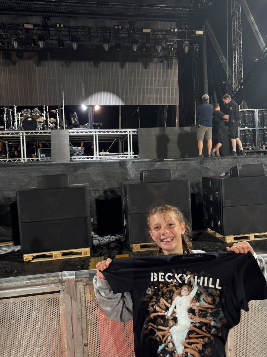 RobynT89's tweet photo. Had the best day taking small girl to her first concert to see our fave. First time @Goreygk1 and I went to see @BeckyHill we were dating, second time engaged.. and third time, married! So lucky to be making such amazing memories 🤍🤍 https://t.co/pInF7IVYHZ