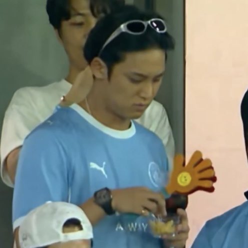 World9746's tweet photo. 3년 전이나 지금이나 축구장 목격짤에 밥걱정 절대 안시키는 거 마음좋다ㅋㅋㅋㅋㅋㅋㅋㅋㅋㅋㅋㅋㅋㅋㅋㅋㅋㅋㅋㅋㅋㅋㅋㅋㅋㅋㅋㅋㅋㅋ https://t.co/URV8ylUtEV